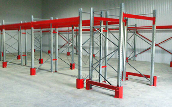 Фронтальные стеллажи установлены в трех новых складских помещениях производителя продуктов для здорового питания в Урени